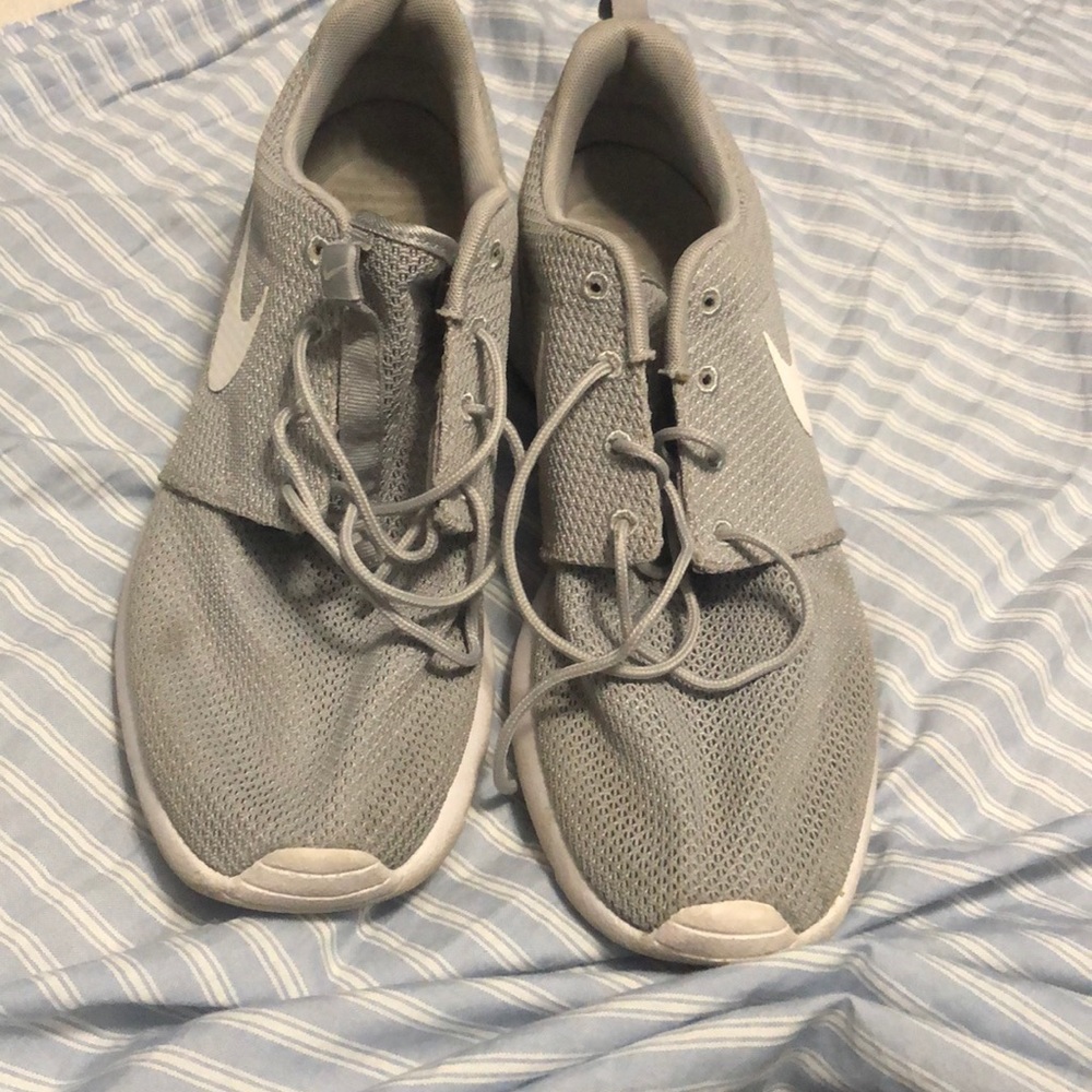 shoes - Picture 2 of 4